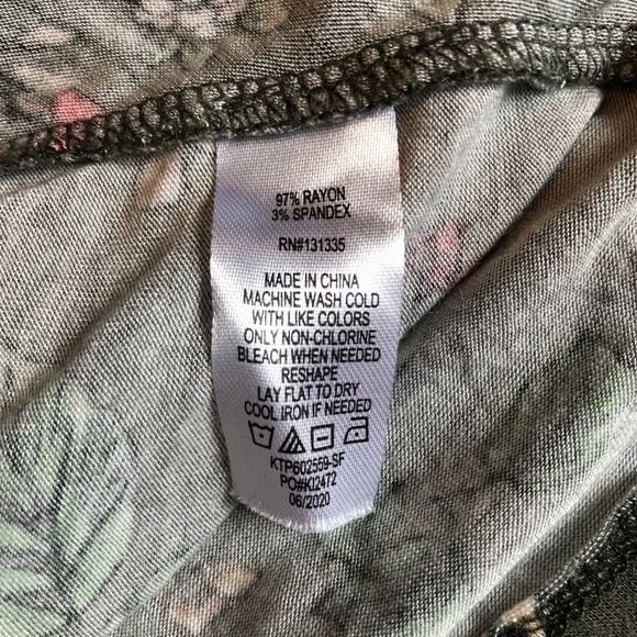 EUC Stitch Fix Nine Britton Scoop Neck Twist Front Top - Picture 5 of 5